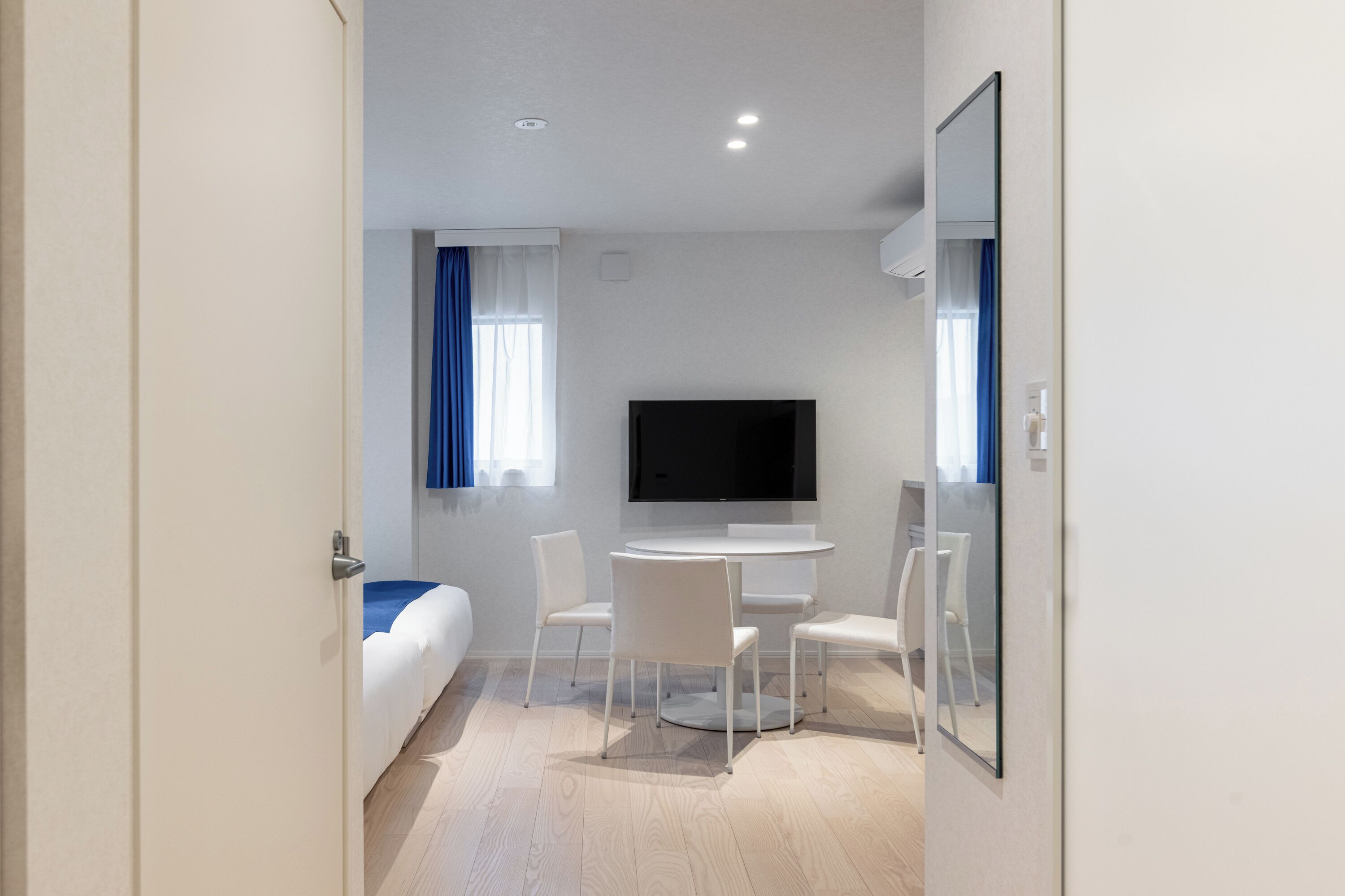 Quarto duplo standard | Cofres nos quartos, ferros/tábuas de passar roupa, Wi-Fi de cortesia