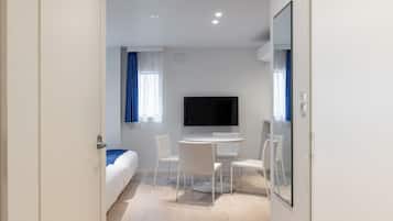 Quarto duplo standard | Cofres nos quartos, ferros/tábuas de passar roupa, Wi-Fi de cortesia