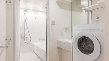 Executive Family Suite | In-room safe, iron/ironing board, free WiFi, bed sheets
