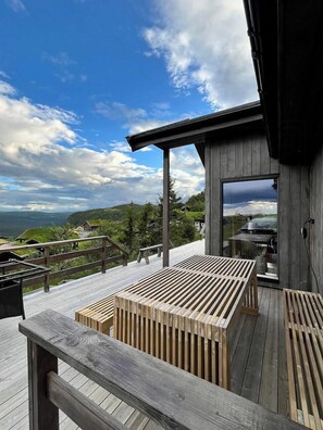 Outdoor dining - Stylish cabin with lovely view at Stavadalen (Reinli)