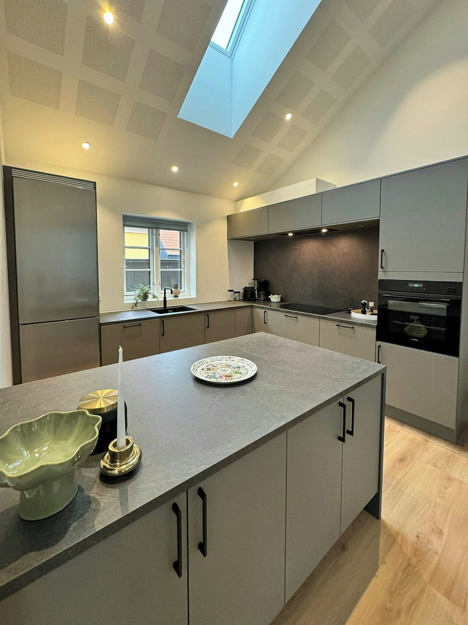 Oven, dishwasher, coffee/tea maker