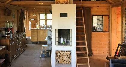Charming artist's cabin with sea view near Bergen