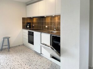 Oven, dishwasher, coffee/tea maker
