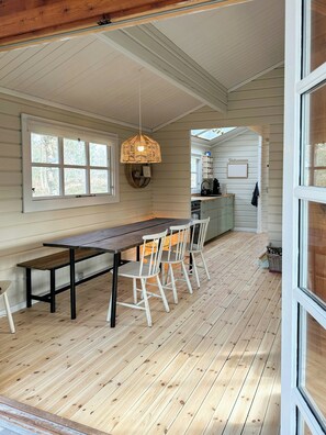Dining - Charming log cabin close to the water and Hou (Hou)
