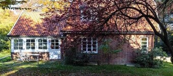 Murstenshus med afsides beliggenhed