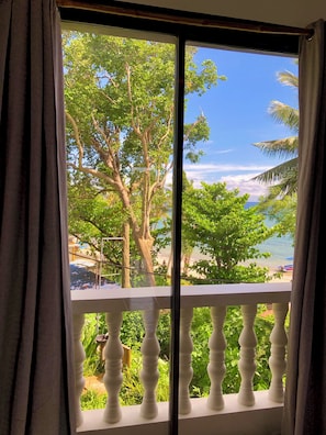 In-room safe, desk, blackout curtains, free WiFi - La Sirenita Dive Resort (Panglao)