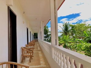 Property grounds - La Sirenita Dive Resort (Panglao)