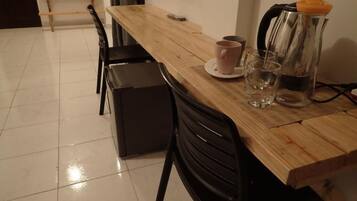 Standard Twin Room, Partial Sea View | Dining