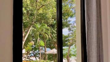 Standard Triple Room, Partial Sea View | Interior