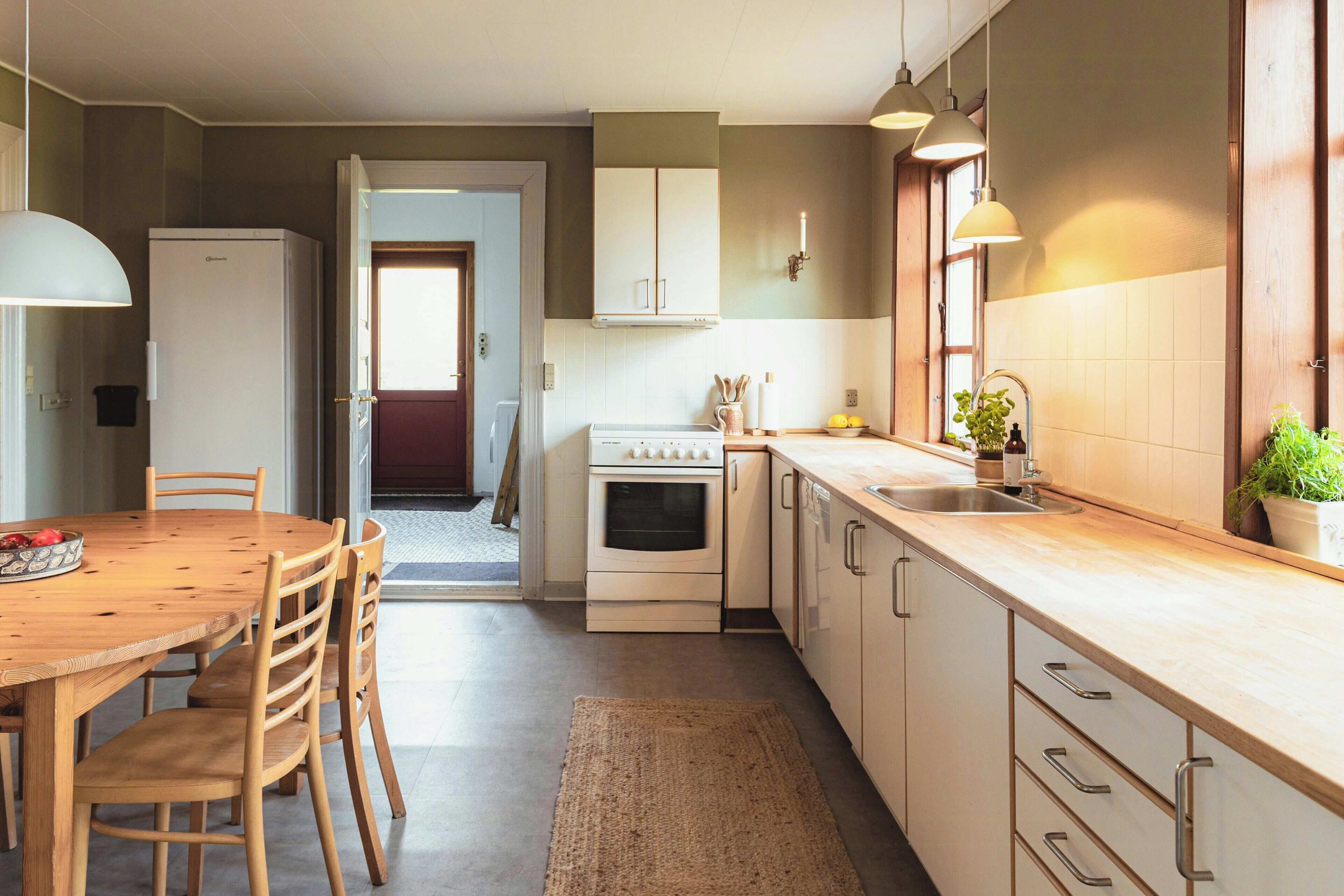 Coffee/tea maker, oven, dishwasher