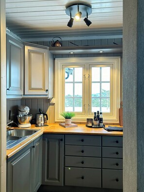 Coffee/tea maker, oven, dishwasher - Cabin in scenic surroundings at Blefjell (Lampeland)