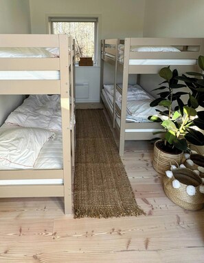 Free WiFi - Modern house on a beautiful natural plot (Aakirkeby)