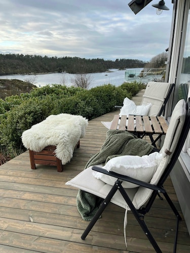 Seaside cabin with archipelago views in Radøy