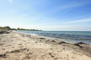 Beach - Summer house with direct path to the sea (Korsør)