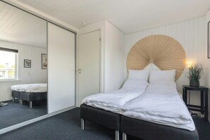 Free WiFi - Summer house with direct path to the sea (Korsør)
