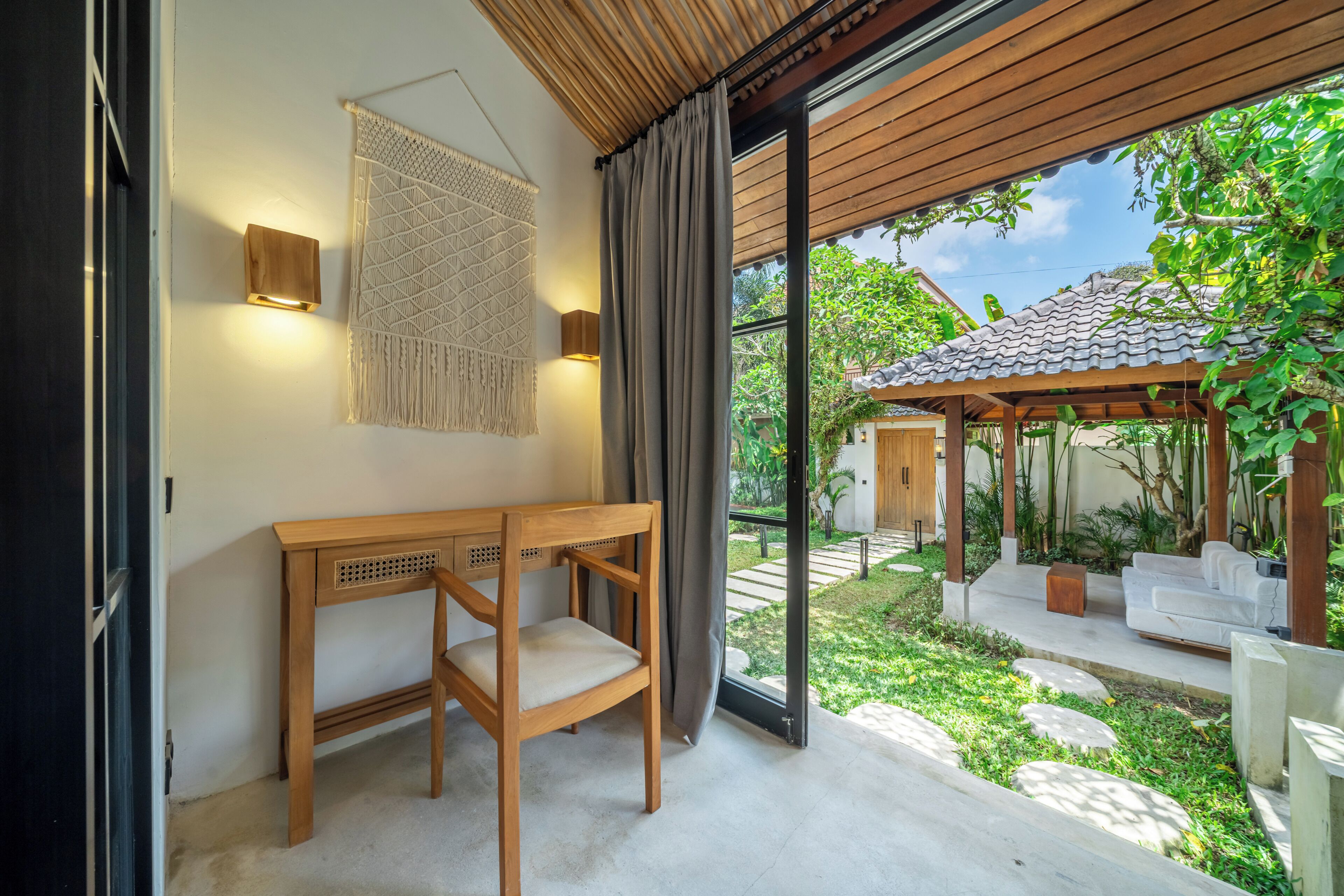Luxury Villa, Pool View | Interior