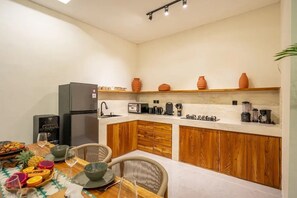Family Villa, 3 Bedrooms, Private Pool | Private kitchen | Blender, spices, eco-friendly cleaning products, paper towels - Balibay Villas (Kuta Utara)