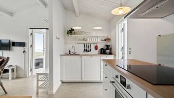 Comfort House, Patio, Beach View | Private kitchen | Fridge, oven, stovetop, dishwasher