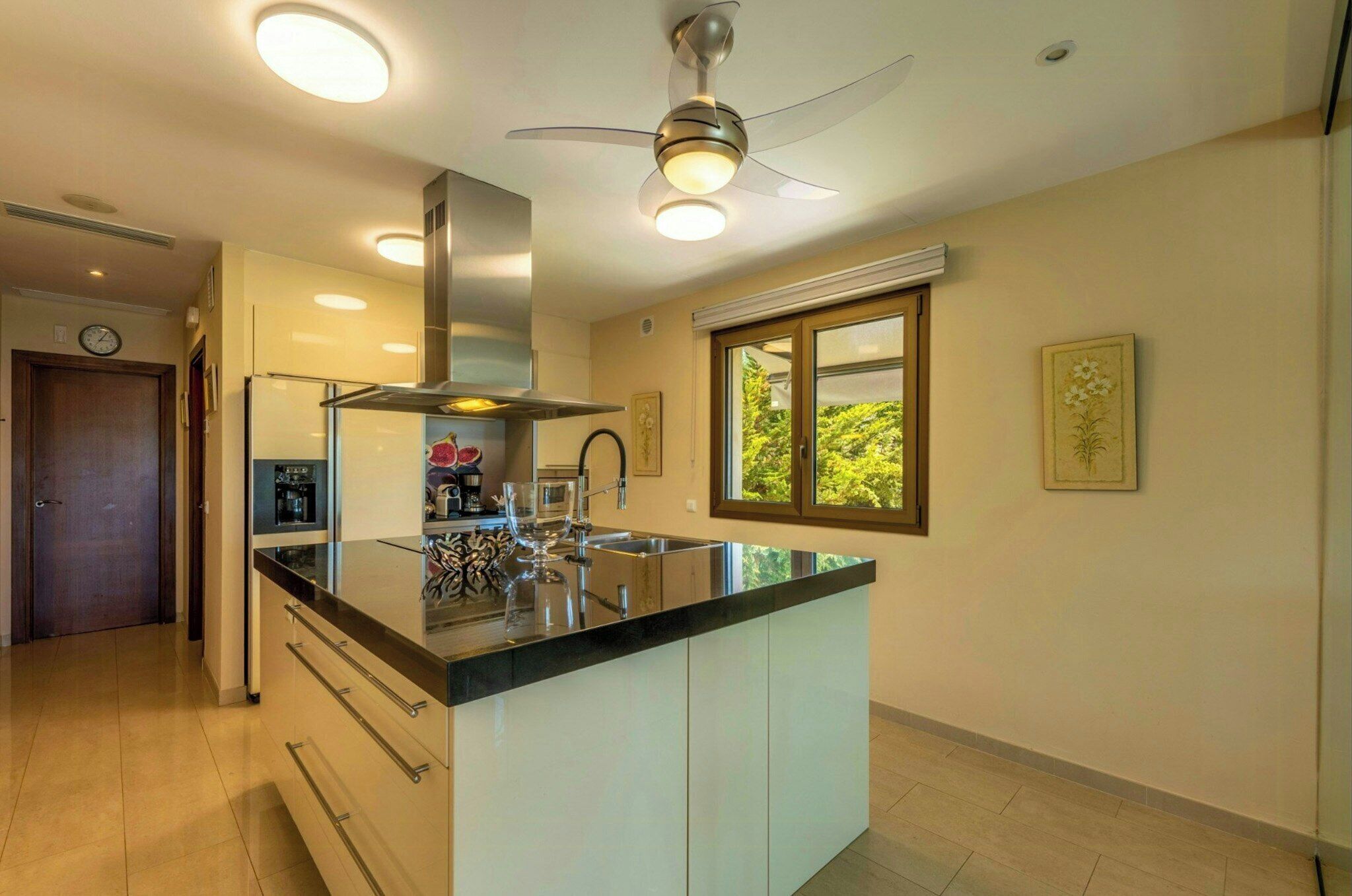 Microwave, oven, dishwasher, coffee/tea maker