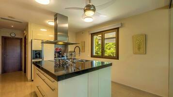 Microwave, oven, dishwasher, coffee/tea maker