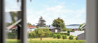House with ferry views by Isefjorden
