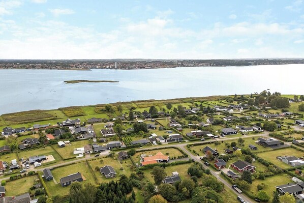 An aerial view of a residential area with houses, roads, and a body of water. - House with ferry views by Isefjorden (Holbæk)