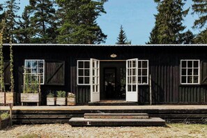 Exterior detail - Military residence by the sea in northern Gotland (Fårösund)
