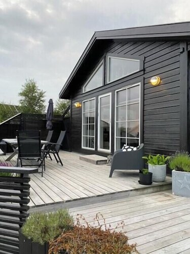 Charming cabin with archipelago views in Sogn