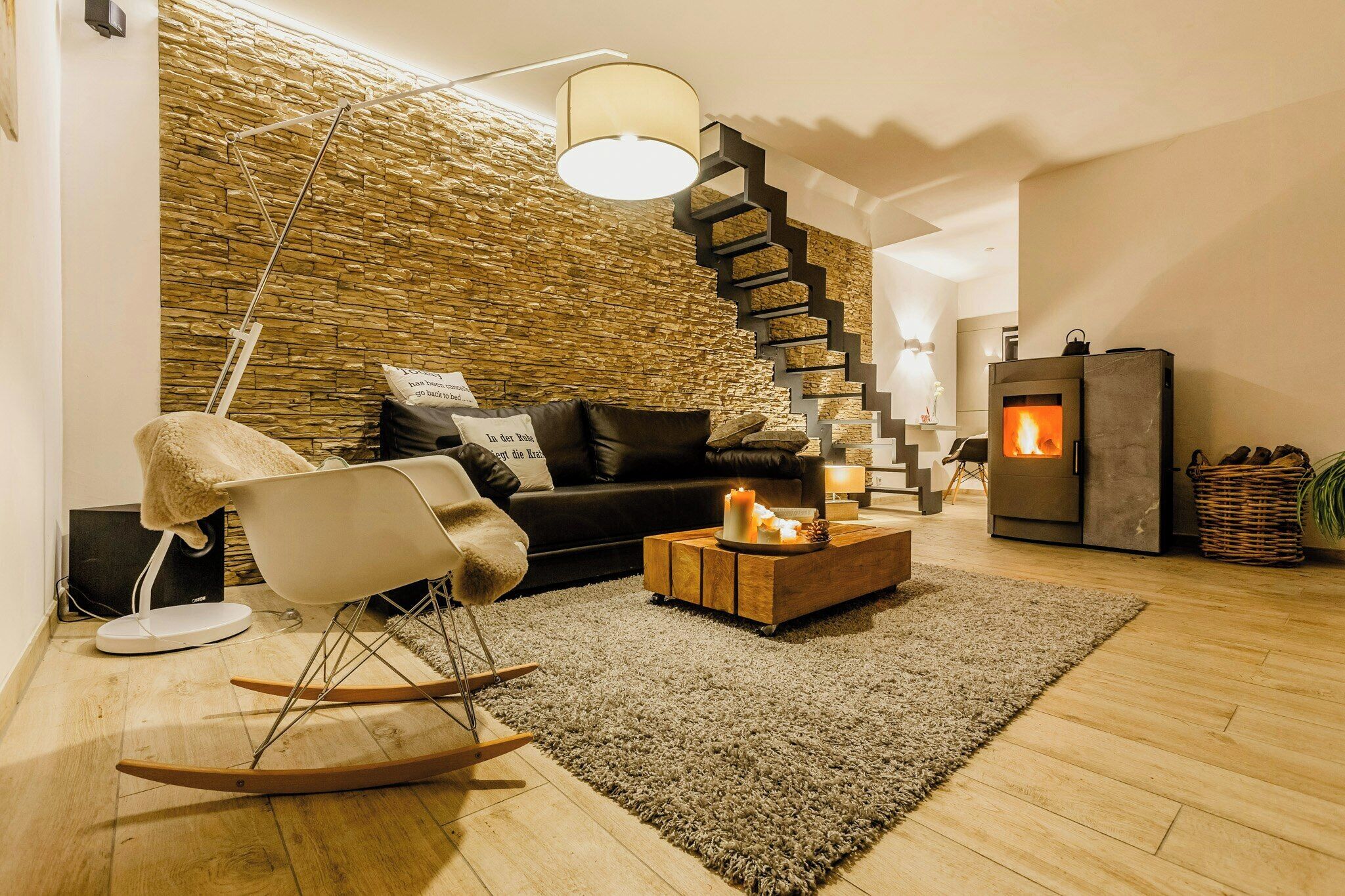 Televisión y chimenea 