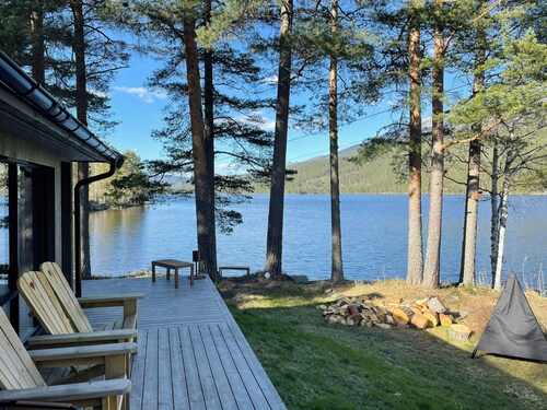 Modern cabin by Sandvatn at the foot of Blefjell