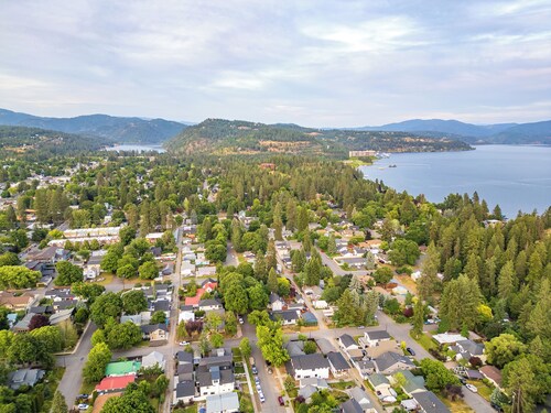 Marvelous new home in sanders beach, the beautiful downtown of CDA.