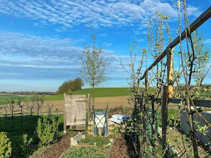 Property grounds - Holiday home on hiking trail near Neuburg (Oberhausen)