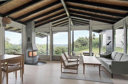 Family house with sea view by Lynæs beach