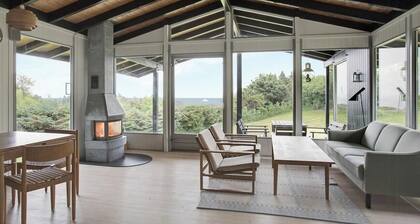 Family house with sea view by Lynæs beach