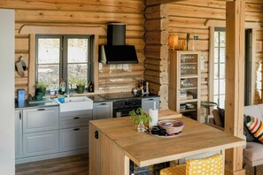 Microwave, oven, dishwasher, coffee/tea maker