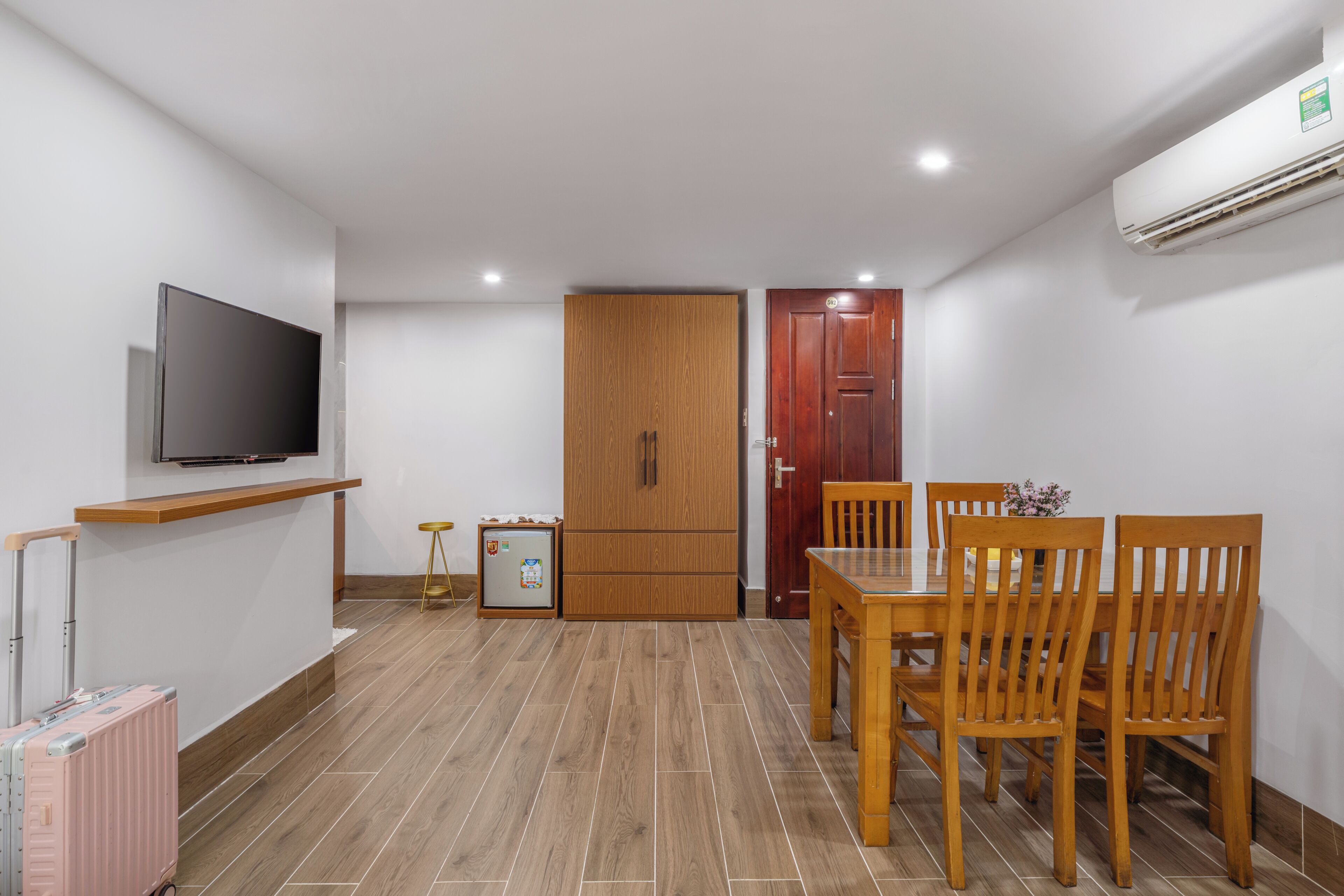 Apartment, City View | Dining