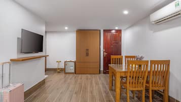 Apartment, City View | Dining