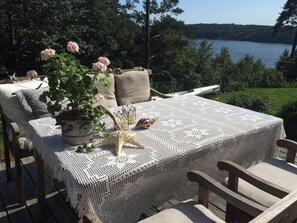 Outdoor dining - Beautiful cabin at Nes with fjord and beach (Tvedestrand)