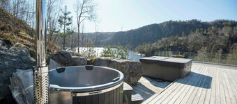 Spacious cabin with lake views in Åvesdalen