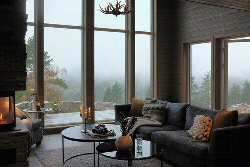 Modern cabin with Gaustatoppen views near Oslo