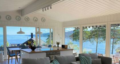 Spacious cabin with annex by Drøbaksundet