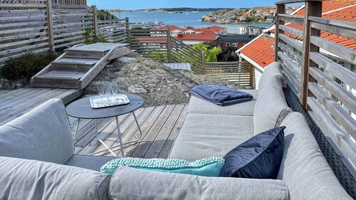 Century-old house by Ellösfjorden with hot tub