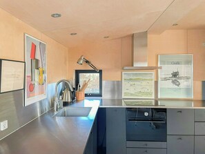 Microwave, oven, dishwasher, coffee/tea maker - Holiday home with view of Helnæs Bay (Haarby)