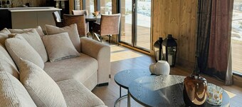 Moderna cabaña con vistas panorámicas en Stryn