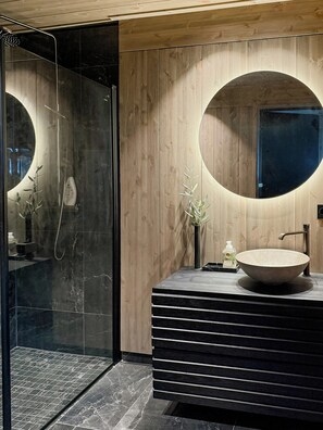 Shower - Modern cabin with panoramic views in Stryn (Stryn)