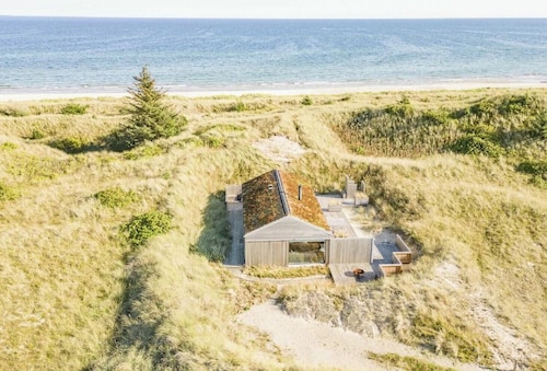 Architectural gem with sea view in Ålbæk