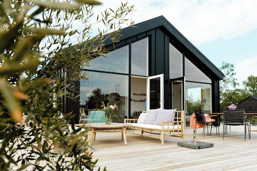 Newly built summer house with sea view