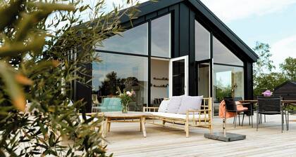 Newly built summer house with sea view
