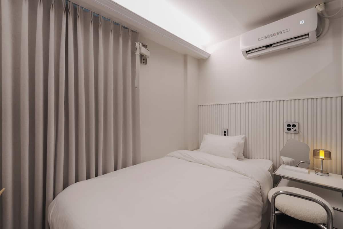 Kamar Single Standar | Wi-Fi gratis dan seprai linen