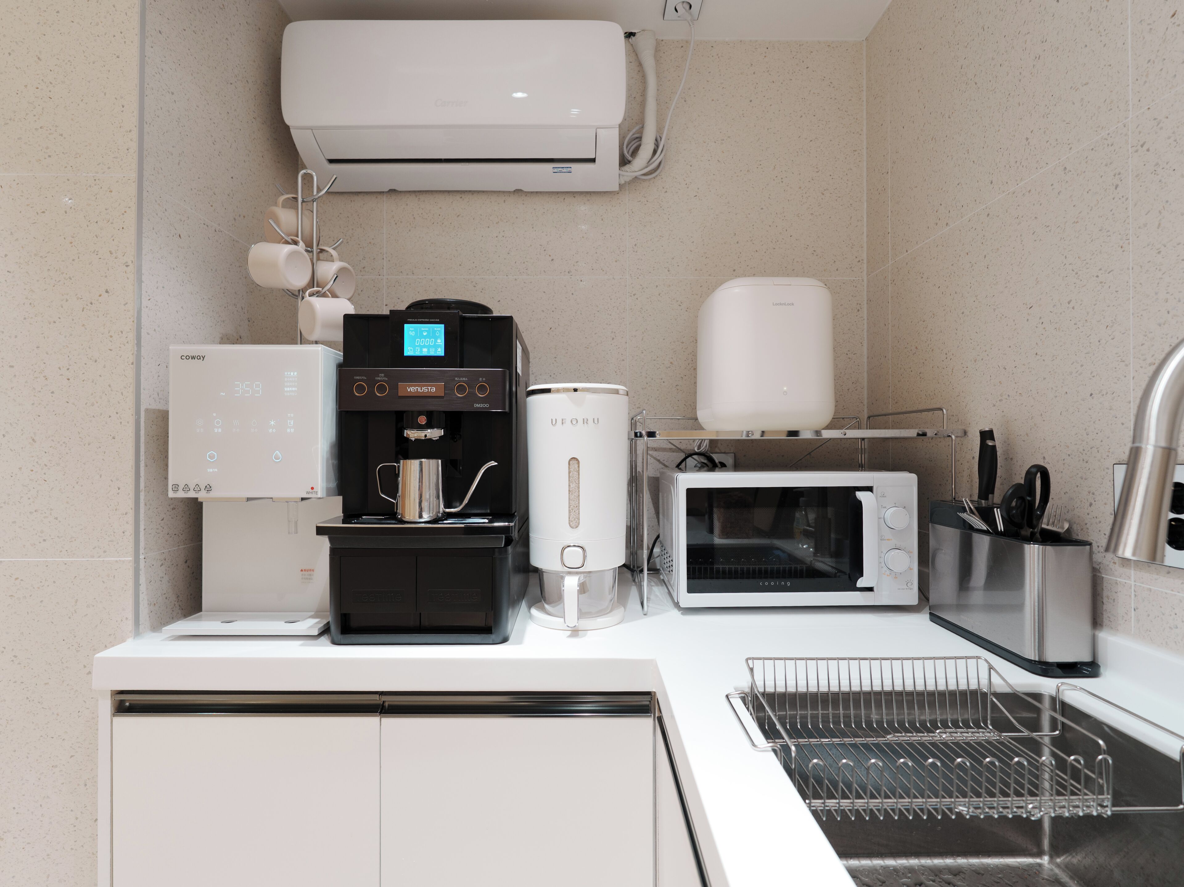 Mini-fridge, stovetop, toaster, cookware/dishes/utensils